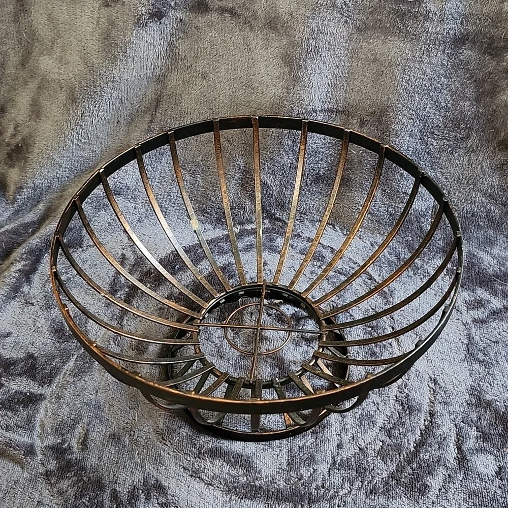 Metal Wire Fruit Basket Table Basket Plant holder